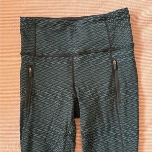 Lululemon size 2 leggings with zipper front pockets